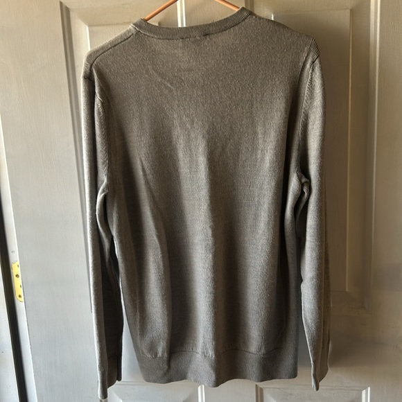 Express Men’s 100% Merino wool long sleeve sweater in light gray size large. - Picture 3 of 10